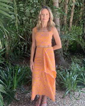 Saia  midi Flor BY Wear laise coral BY WEAR