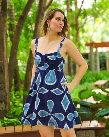 Vestido  curto Isabel BY Wear estampado azul BY WEAR