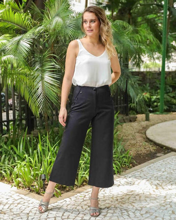 Calça  Pantacourt Bia BY Wear botões preta BY WEAR