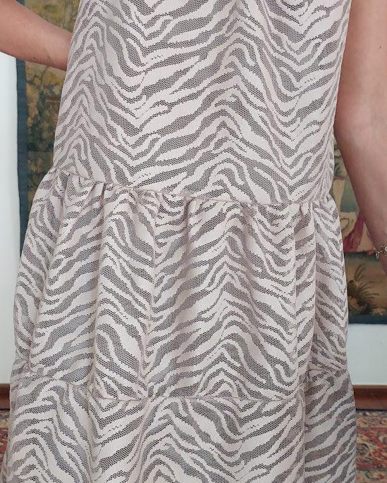 Vestido midi renata BY Wear tule desenho zebra bege BY WEAR