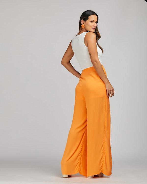 Calça wide leg Julia BY Wear frente transpassada coral BY WEAR