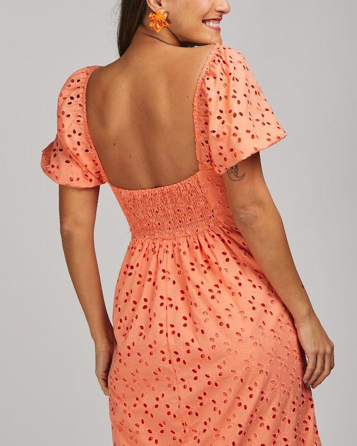 Vestido midi Laura BY Wear laise manfa bufante coral BY WEAR