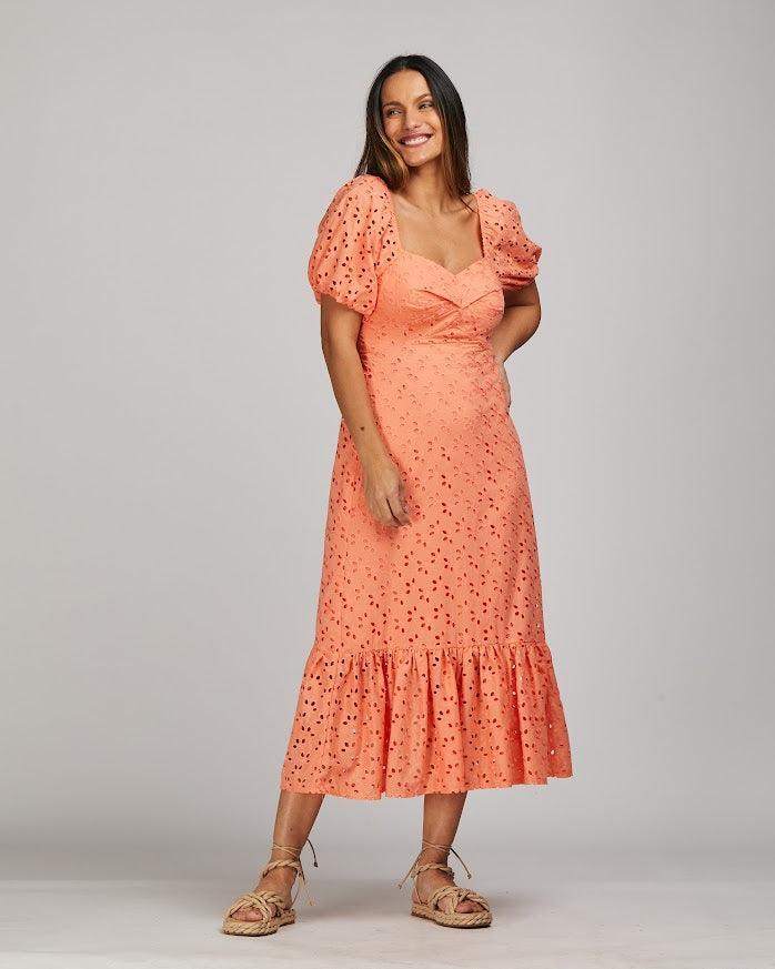 Vestido midi Laura BY Wear laise manfa bufante coral BY WEAR