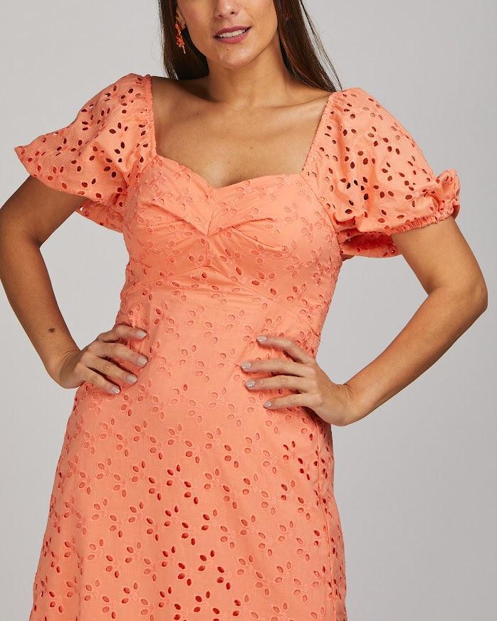 Vestido midi Laura BY Wear laise manfa bufante coral BY WEAR