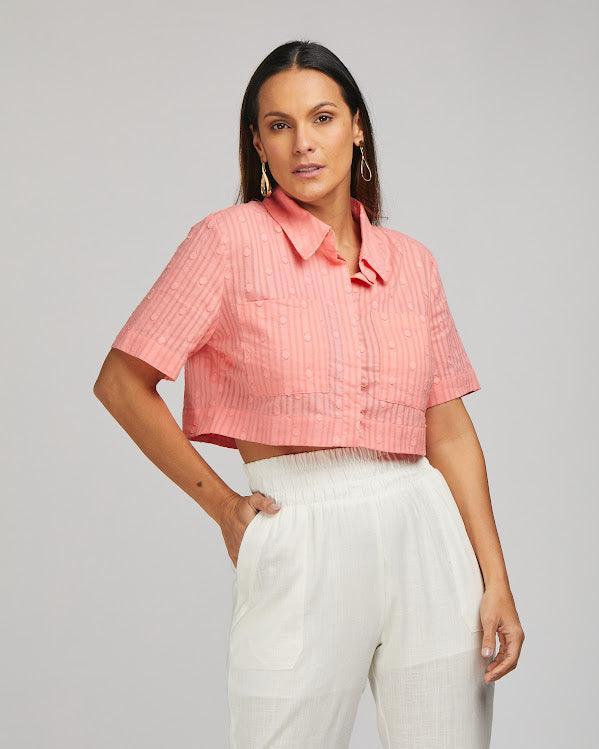 Camisa cropped Bruna BY Wear manga curta textura coral BY WEAR